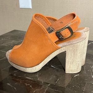 Size 7 / Orange / chunky heel